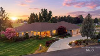 9547 W Golden View Dr, Star, ID 83669