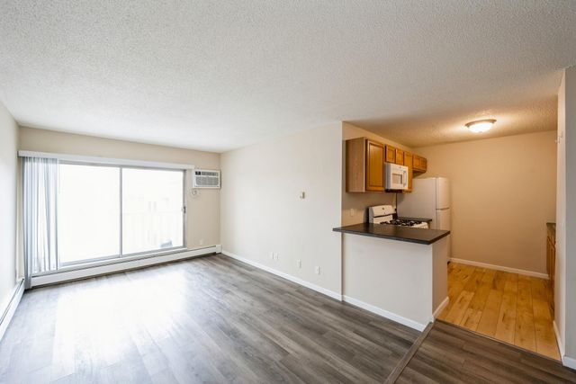 1601 N Innsbruck Drive 329, Fridley, MN 55432