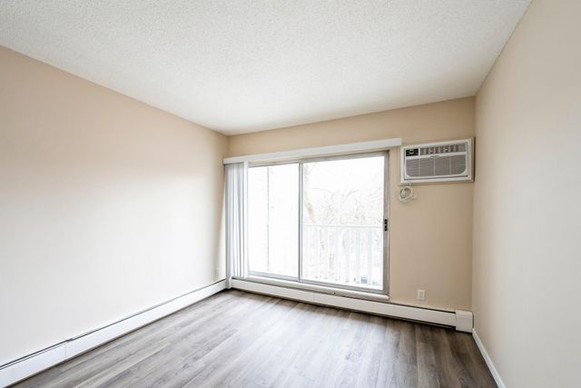 1601 N Innsbruck Drive 329, Fridley, MN 55432