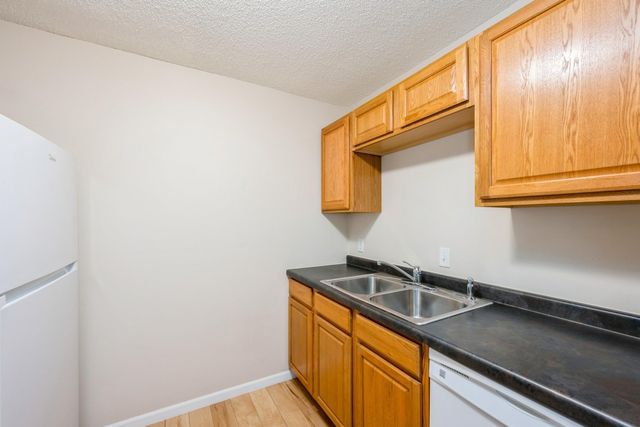 1601 N Innsbruck Drive 329, Fridley, MN 55432