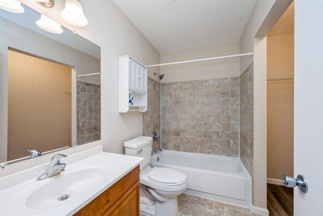 1601 N Innsbruck Drive 329, Fridley, MN 55432