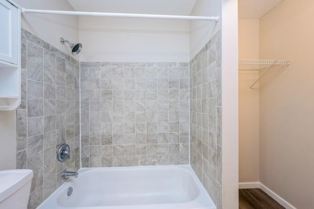 1601 N Innsbruck Drive 329, Fridley, MN 55432