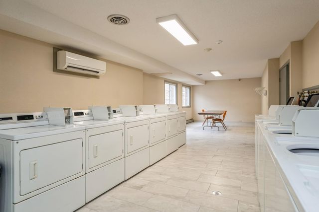 1601 N Innsbruck Drive 329, Fridley, MN 55432