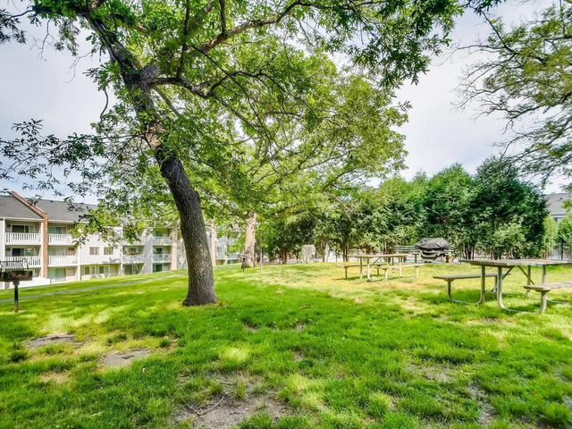 1601 N Innsbruck Drive 329, Fridley, MN 55432