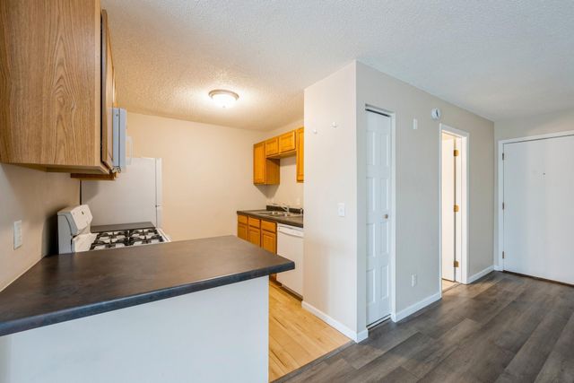 1601 N Innsbruck Drive 329, Fridley, MN 55432