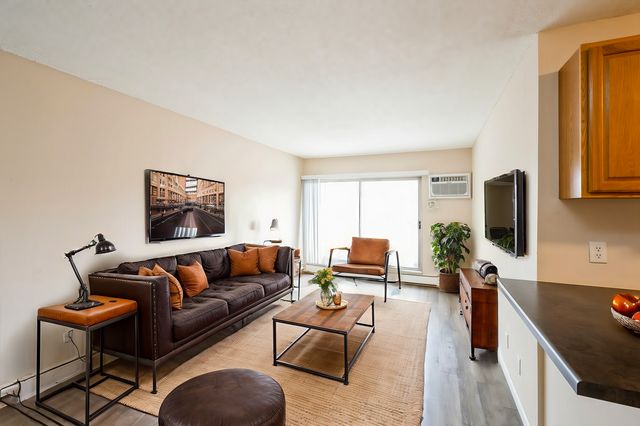 1601 N Innsbruck Drive 329, Fridley, MN 55432