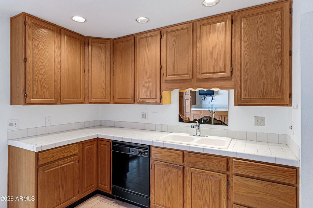 Image 11 of property listing at 7538 E KIMSEY Lane, Scottsdale, AZ 85257