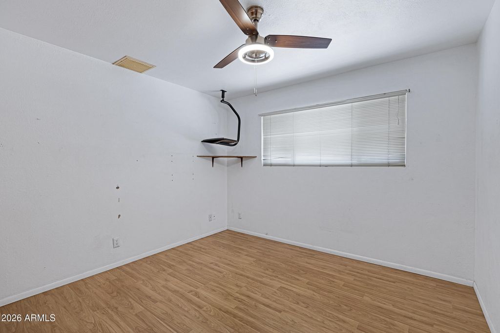 Image 14 of property listing at 7538 E KIMSEY Lane, Scottsdale, AZ 85257