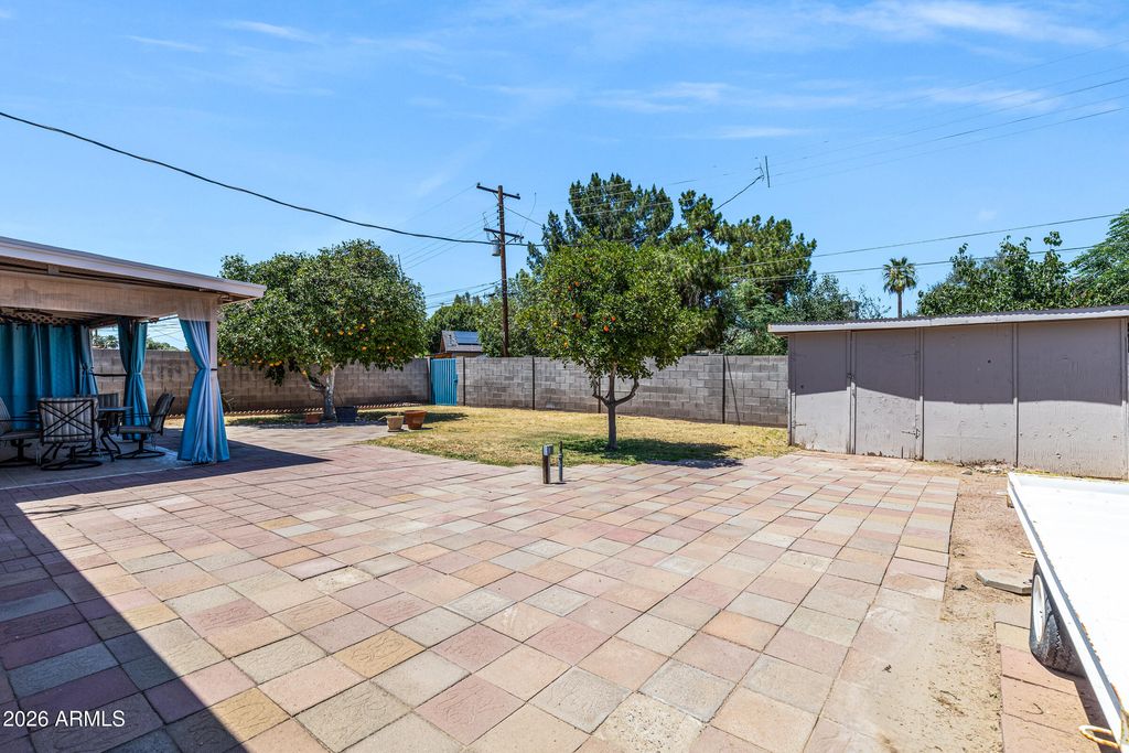 Image 22 of property listing at 7538 E KIMSEY Lane, Scottsdale, AZ 85257