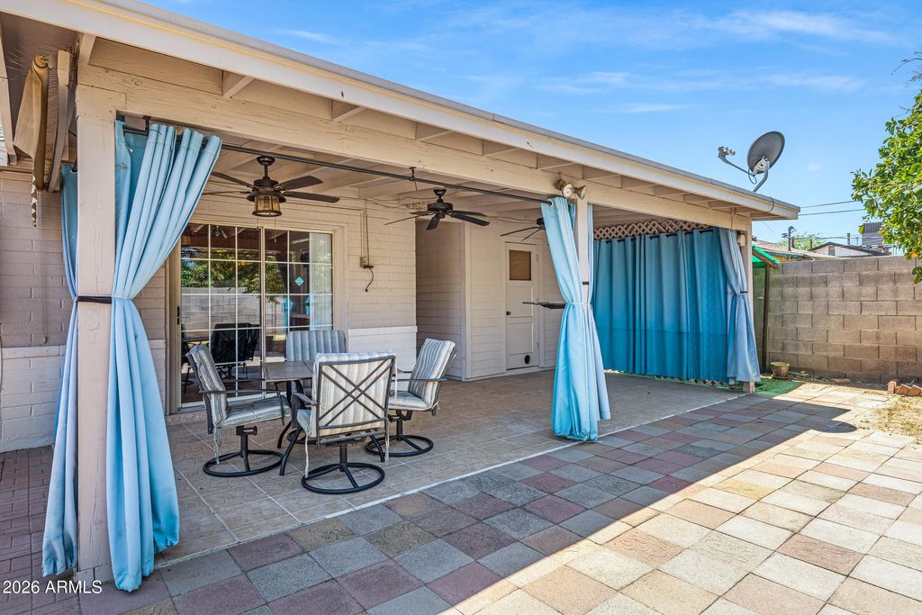 Image 23 of property listing at 7538 E KIMSEY Lane, Scottsdale, AZ 85257