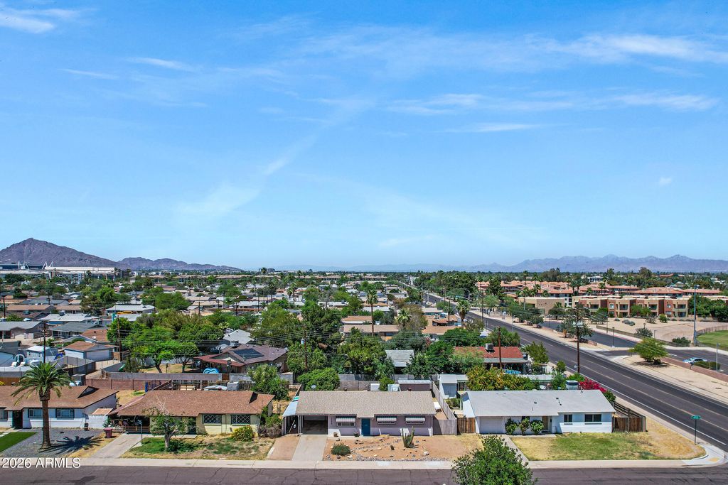 Image 27 of property listing at 7538 E KIMSEY Lane, Scottsdale, AZ 85257