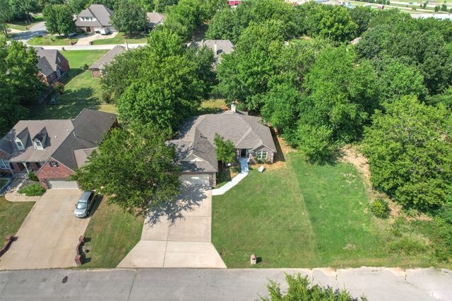 26327 E 112th Court S, Coweta, OK 74429