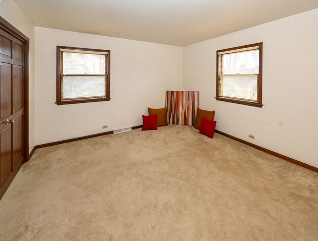 249 S Arlington Heights Road, Elk Grove Village, IL 60007