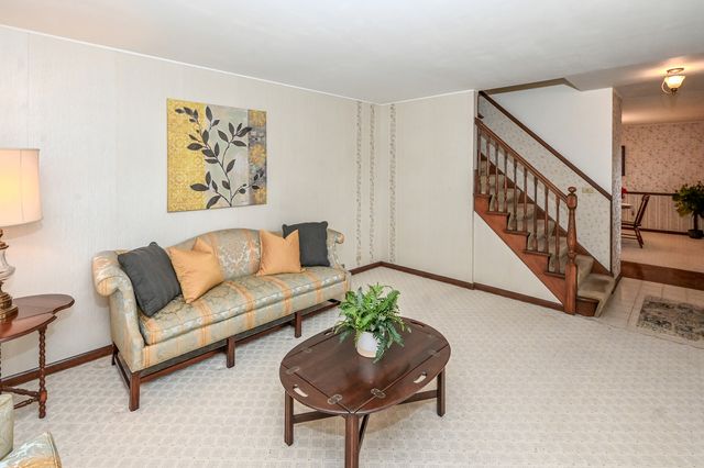 249 S Arlington Heights Road, Elk Grove Village, IL 60007