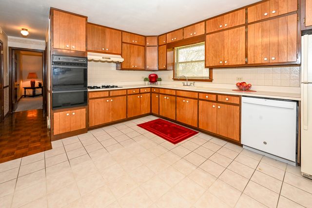 249 S Arlington Heights Road, Elk Grove Village, IL 60007
