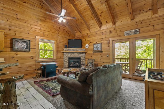 1613 Misty Hollow Way, Gatlinburg, TN 37738