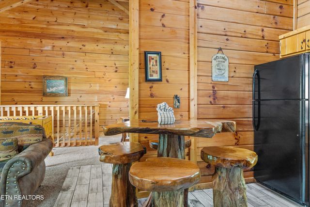 1613 Misty Hollow Way, Gatlinburg, TN 37738