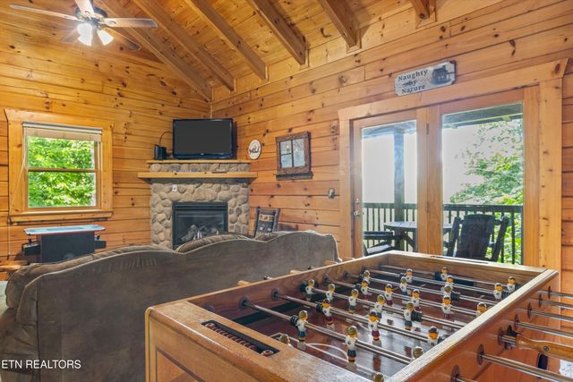 1613 Misty Hollow Way, Gatlinburg, TN 37738