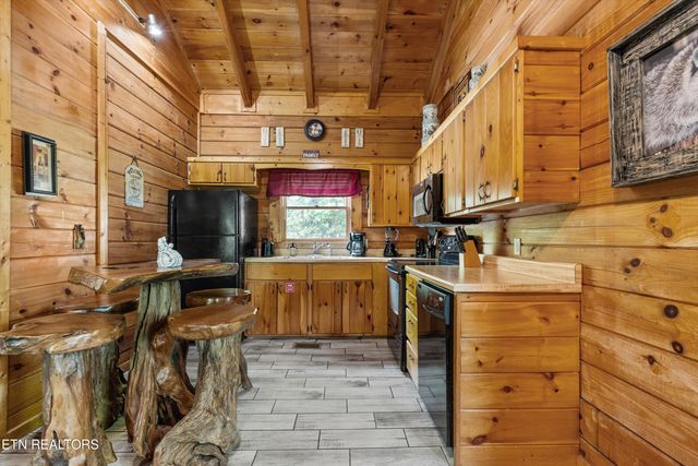 1613 Misty Hollow Way, Gatlinburg, TN 37738