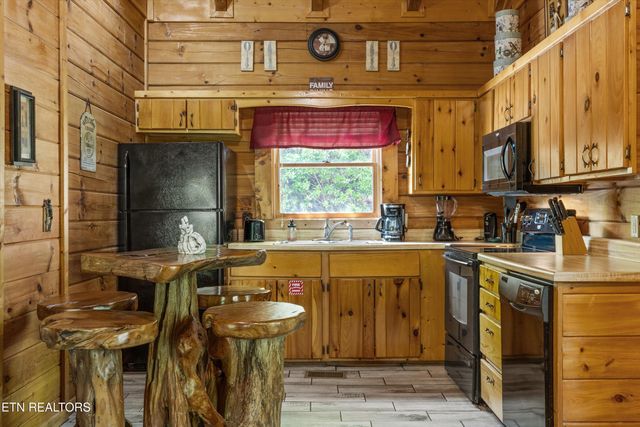 1613 Misty Hollow Way, Gatlinburg, TN 37738