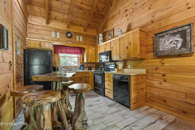 1613 Misty Hollow Way, Gatlinburg, TN 37738