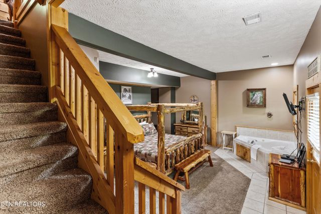 1613 Misty Hollow Way, Gatlinburg, TN 37738