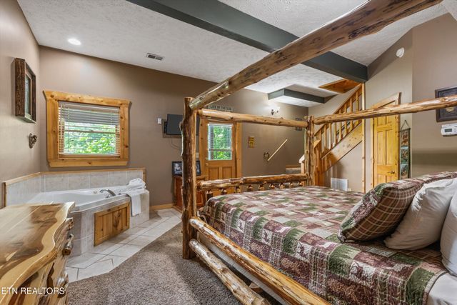 1613 Misty Hollow Way, Gatlinburg, TN 37738