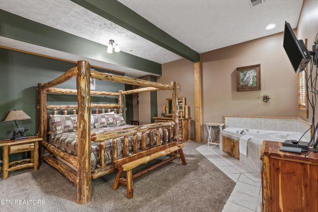 1613 Misty Hollow Way, Gatlinburg, TN 37738