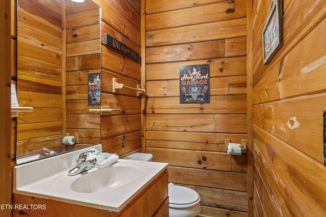 1613 Misty Hollow Way, Gatlinburg, TN 37738