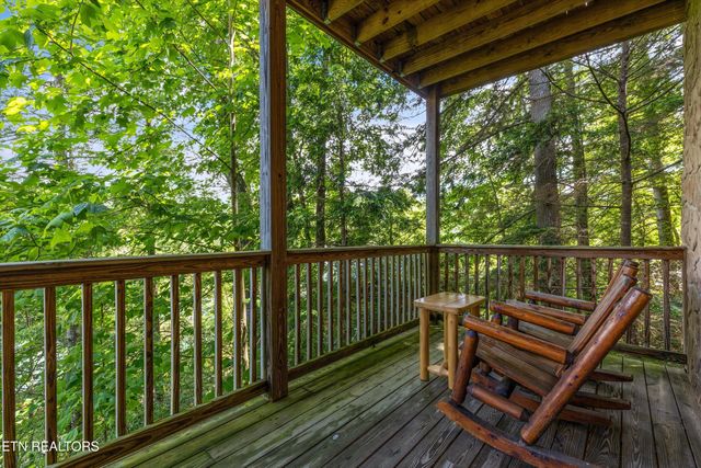1613 Misty Hollow Way, Gatlinburg, TN 37738