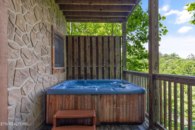 1613 Misty Hollow Way, Gatlinburg, TN 37738