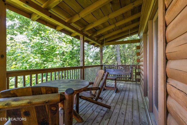 1613 Misty Hollow Way, Gatlinburg, TN 37738