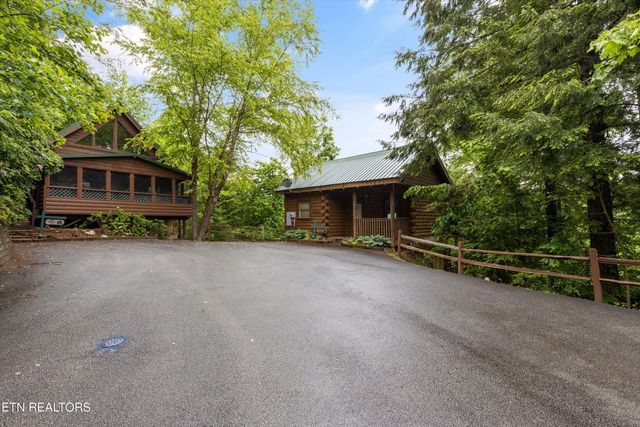 1613 Misty Hollow Way, Gatlinburg, TN 37738
