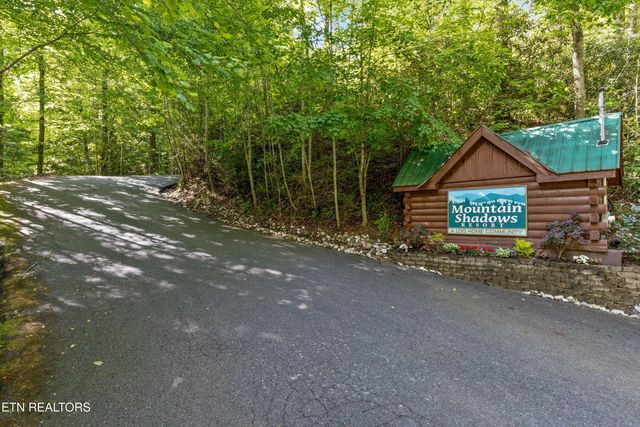 1613 Misty Hollow Way, Gatlinburg, TN 37738