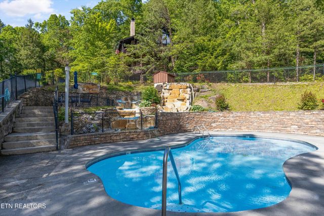 1613 Misty Hollow Way, Gatlinburg, TN 37738