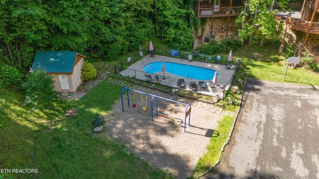 1613 Misty Hollow Way, Gatlinburg, TN 37738