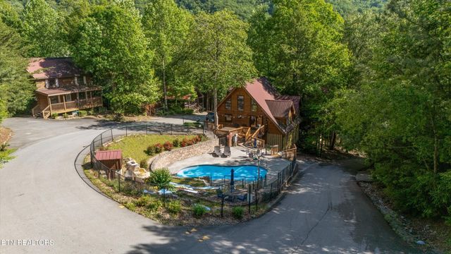1613 Misty Hollow Way, Gatlinburg, TN 37738