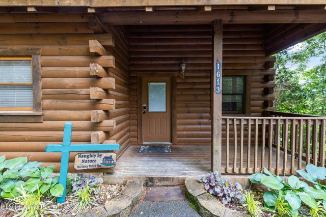 1613 Misty Hollow Way, Gatlinburg, TN 37738