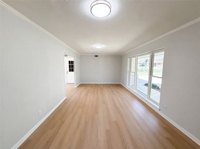 721 Briarwood Lane, Hurst, TX 76053