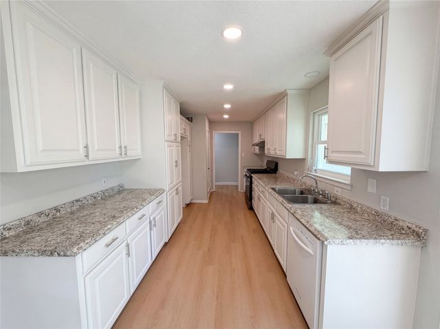 721 Briarwood Lane, Hurst, TX 76053