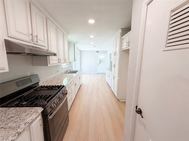 721 Briarwood Lane, Hurst, TX 76053