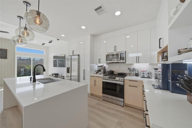 5220 Arapahoe Street, Houston, TX 77020