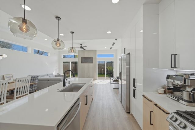 5220 Arapahoe Street, Houston, TX 77020