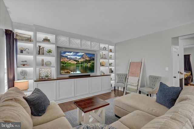 90 THOROUGHBRED DR, York Haven, PA 17370