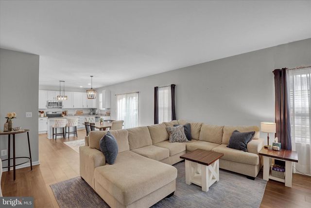 90 THOROUGHBRED DR, York Haven, PA 17370