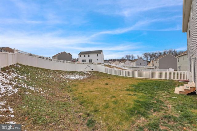 90 THOROUGHBRED DR, York Haven, PA 17370