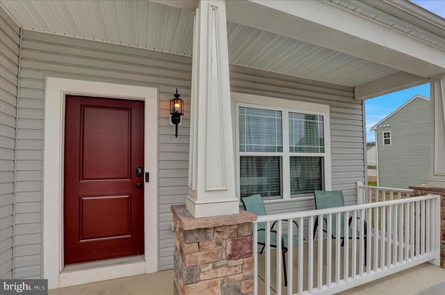 90 THOROUGHBRED DR, York Haven, PA 17370