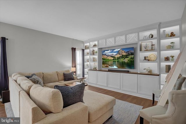 90 THOROUGHBRED DR, York Haven, PA 17370