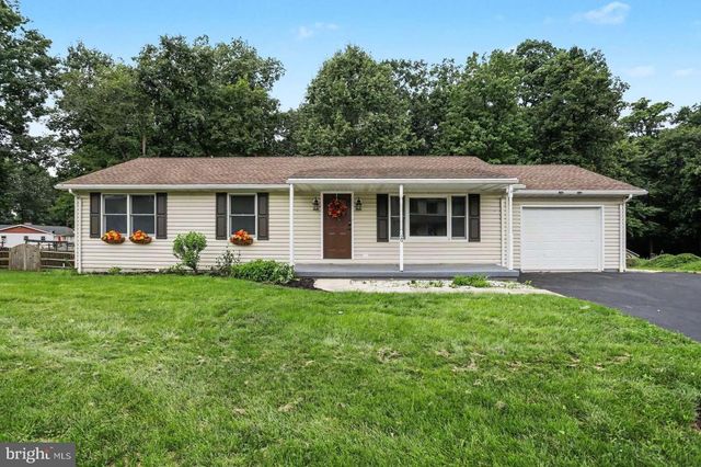 29 CHINKAPIN DR, New Oxford, PA 17350