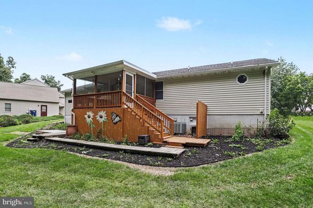 29 CHINKAPIN DR, New Oxford, PA 17350